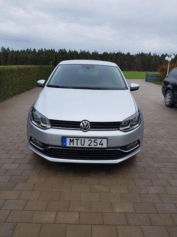Silver Begagnad 2016 VW Polo Halvkombi | 135 000 kr (Marknadspris) - Bild 1/4