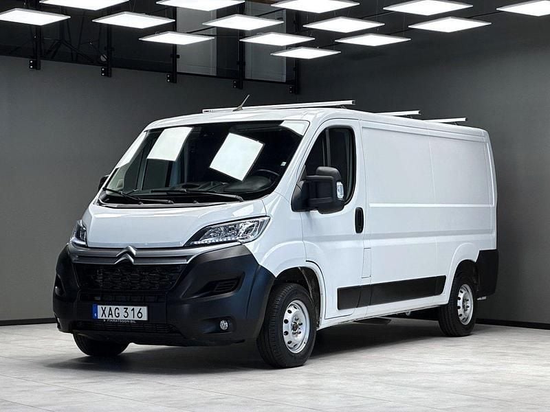 Vit Begagnad 2023 Citroën Jumper Minibuss | 269 900 kr (Bra pris) - Bild 1/3