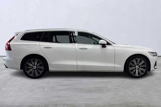 Begagnad Volvo V60 Inscription 344 HK (253 kW) 2021 Vit Kombi