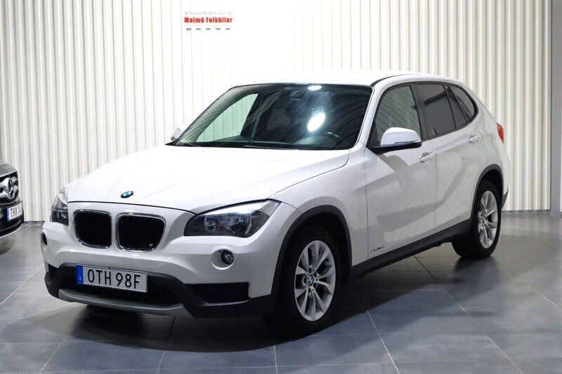 Vit Begagnad 2013 BMW X1 SUV | 89 900 kr - Bild 1/4