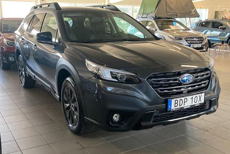 Grå Ny 2024 Subaru Outback SUV | 476 800 kr - Bild 1/4