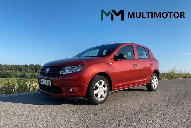 Röd Begagnad 2014 Dacia Sandero Halvkombi | 69 900 kr (Marknadspris) - Bild 1/4