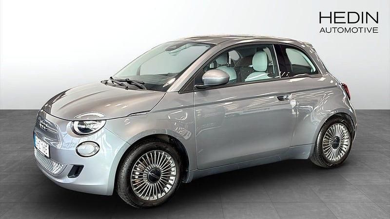 Grå Begagnad 2022 Fiat 500e Icon Halvkombi | 219 900 kr (Marknadspris) - Bild 1/4
