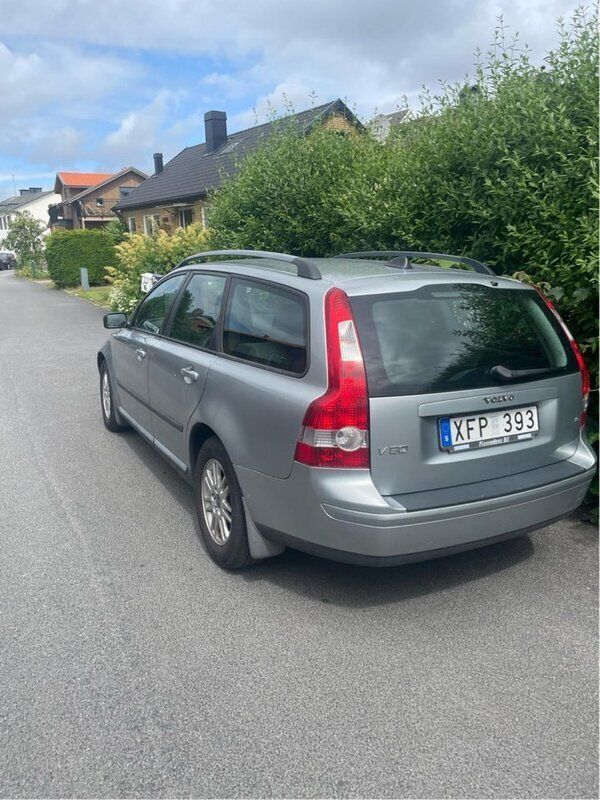 Silver Begagnad 2006 Volvo V50 Kombi | 11 000 kr (Superpris) - Bild 1/3