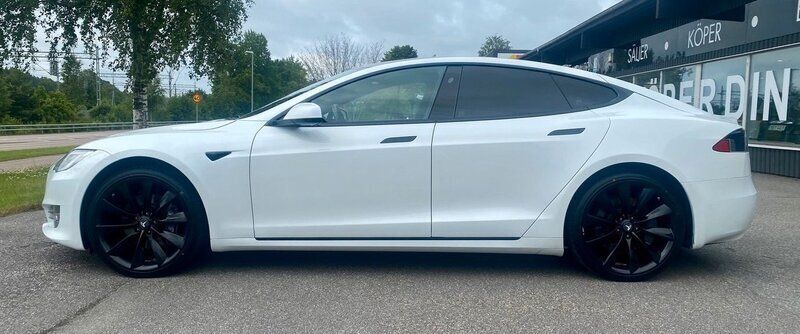 Begagnad Tesla Model S Long Range AWD 311 kW (423 HK) 2019 Vit Halvkombi