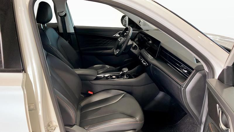 Begagnad MG HS Luxury 339 HK (249 kW) 2024 Vit SUV