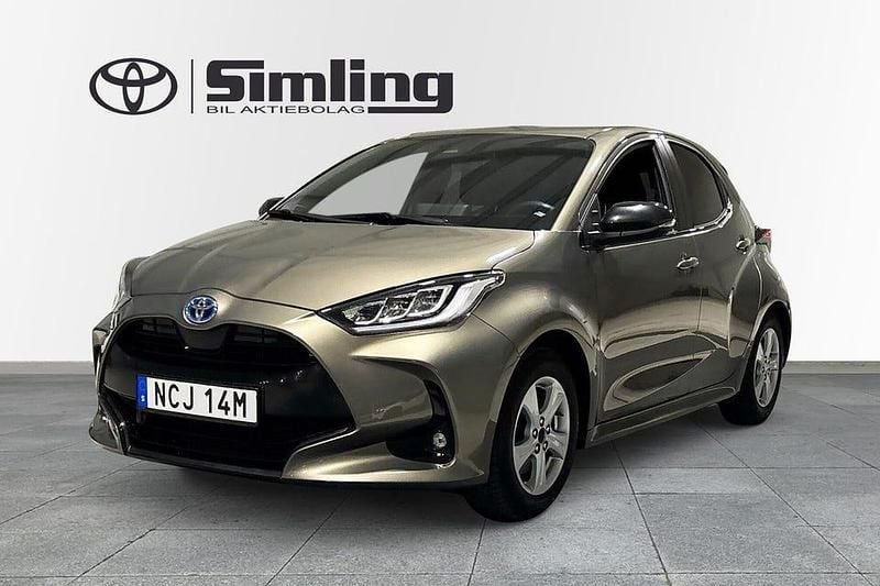 Begagnad Toyota Yaris Hybrid Style 116 HK (85 kW) 2022 Grön Halvkombi