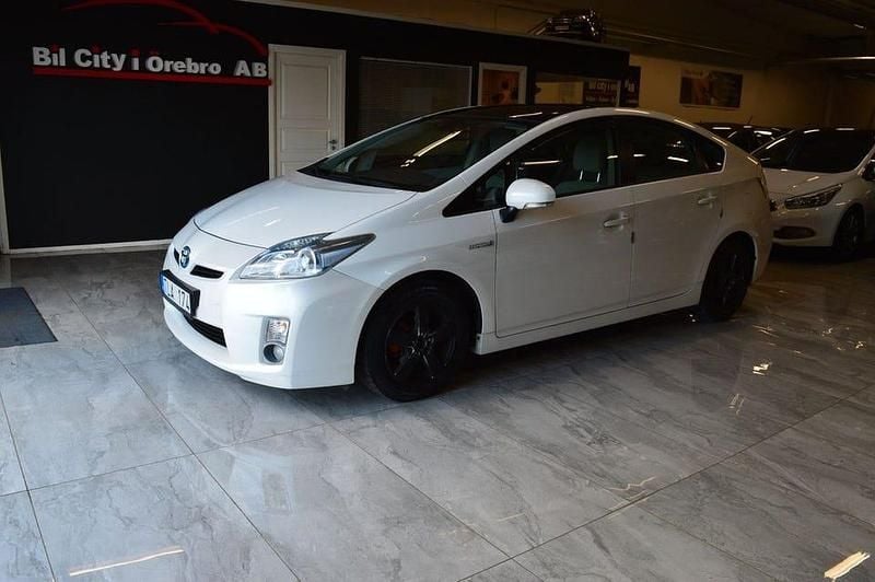 Vit Begagnad 2009 Toyota Prius Halvkombi | 89 900 kr (Marknadspris) - Bild 1/4