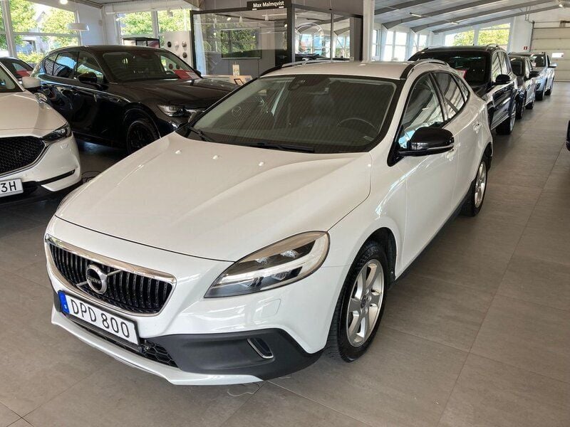 Vit Begagnad 2017 Volvo V40 CC Kombi | 179 500 kr (Marknadspris) - Bild 1/4