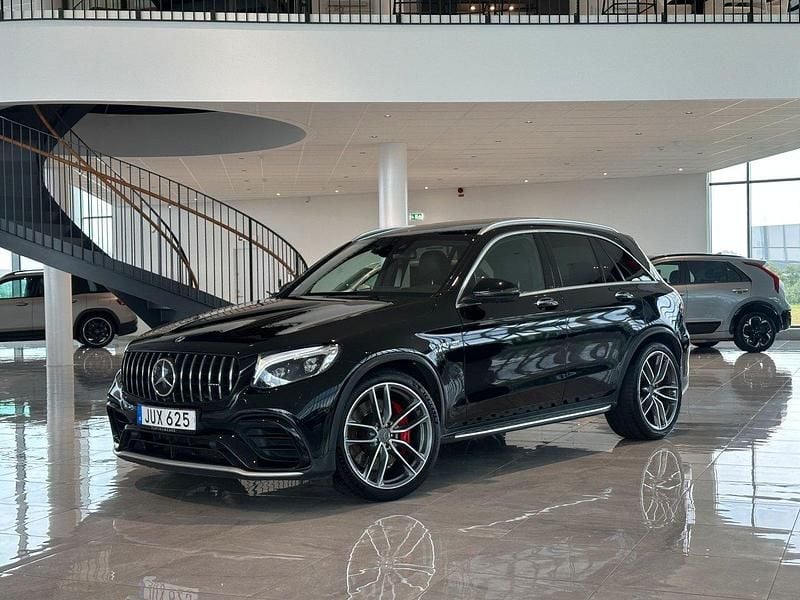 Svart Begagnad 2018 Mercedes GLC63 AMG AMG SUV | 519 000 kr (Marknadspris) - Bild 1/4