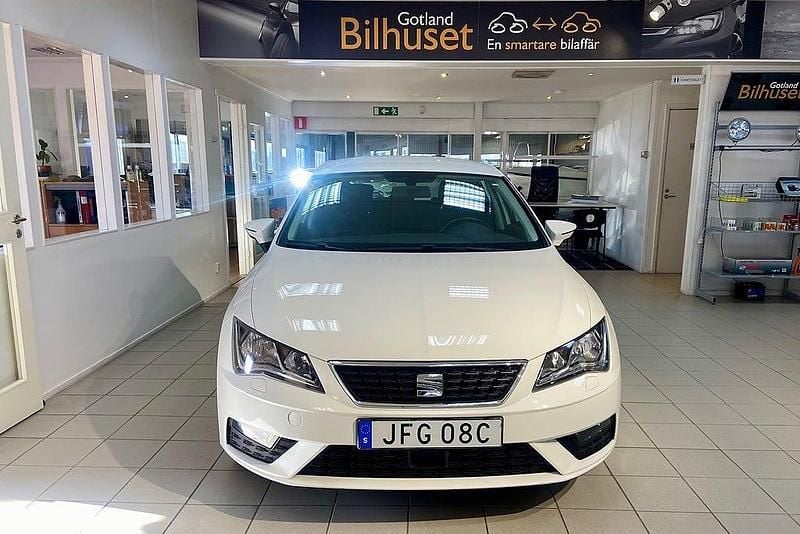Begagnad Seat Leon Style 131 HK (96 kW) 2020 Vit Halvkombi
