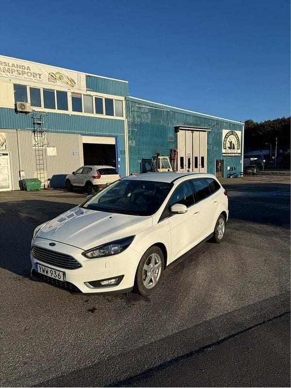 Vit Begagnad 2018 Ford Focus Kombi | 89 000 kr (Superpris) - Bild 1/4