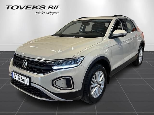 Grå (ascot grey) Begagnad 2022 VW T-Roc Life SUV | 209 900 kr (Marknadspris) - Bild 1/4