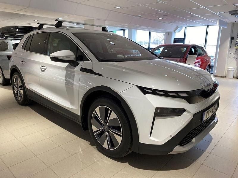 Vit Begagnad 2025 Skoda Elroq SUV | 529 000 kr (Dyr) - Bild 1/4