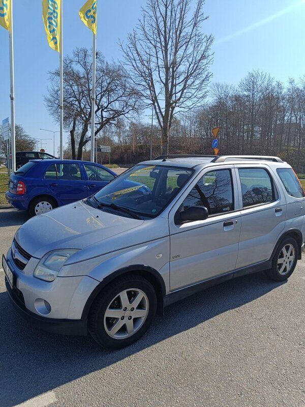 Silver Begagnad 2005 Suzuki Ignis Halvkombi | 47 000 kr - Bild 1/4