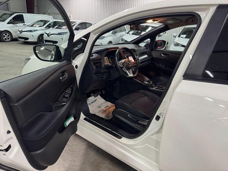 Begagnad Nissan Leaf Acenta 110 kW (150 HK) 2019 Vit Halvkombi