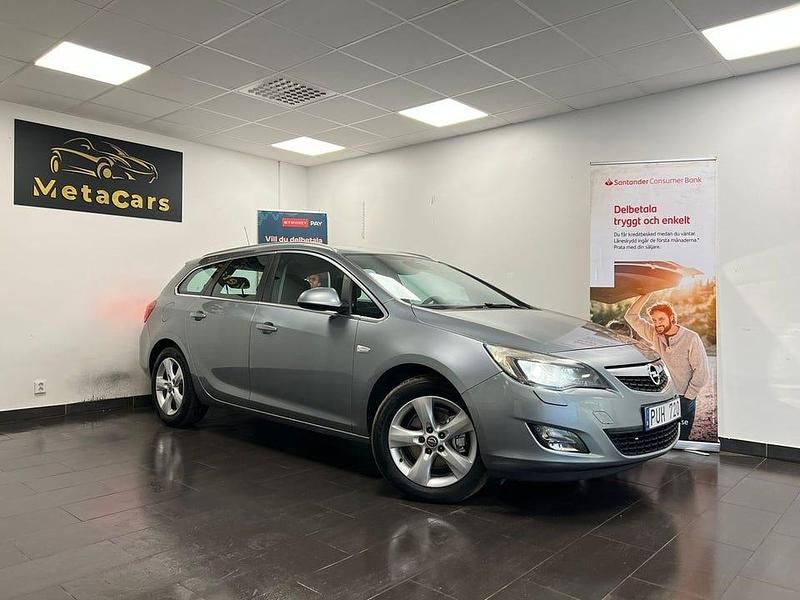 Grå Begagnad 2012 Opel Astra Kombi | 67 900 kr (Marknadspris) - Bild 1/4