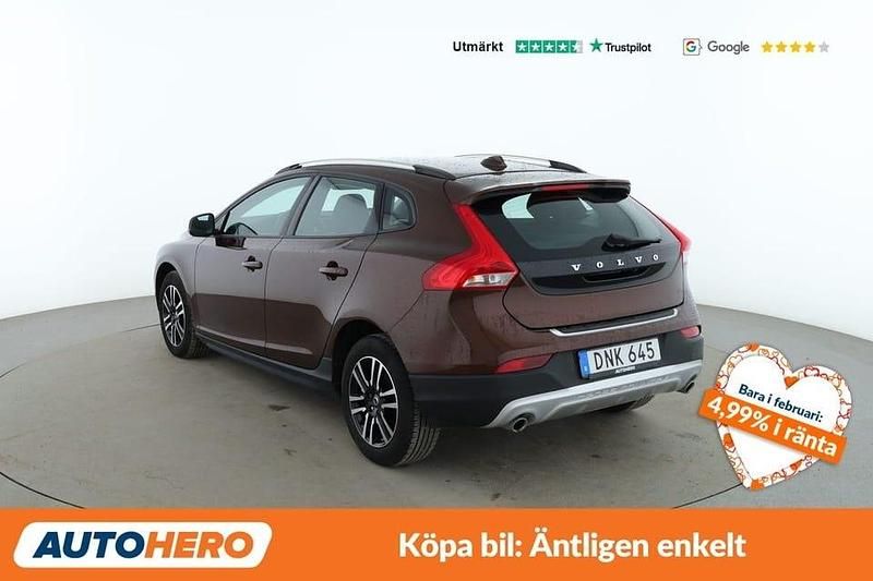 Begagnad Volvo V40 CC Momentum 151 HK (111 kW) 2018 Brun Kombi