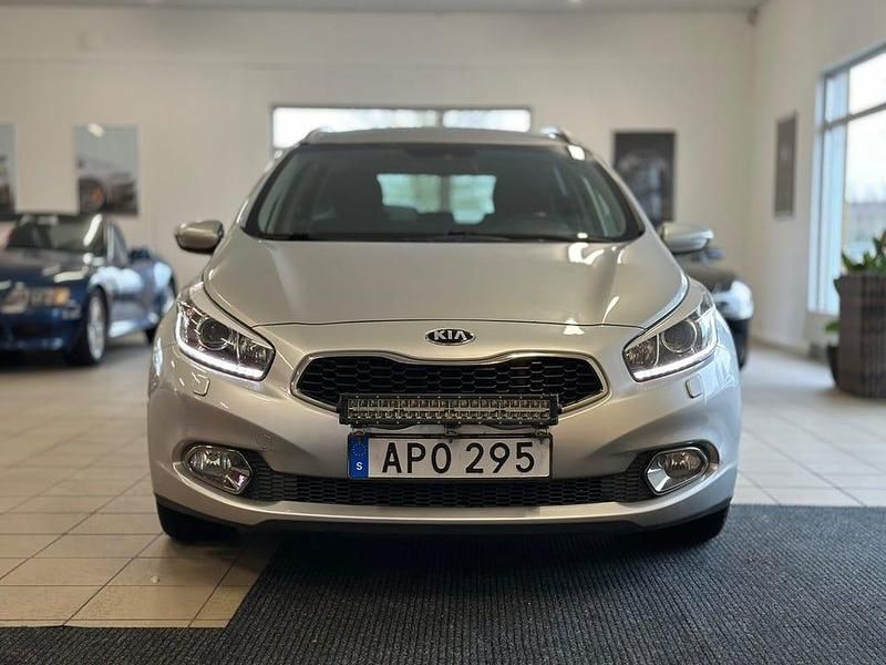 Begagnad Kia Ceed Sportswagon Comfort 128 HK (94 kW) 2014 Grå Kombi