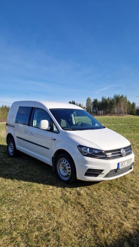 Vit Begagnad 2017 VW Caddy Minibuss | 220 000 kr (Marknadspris) - Bild 1/4