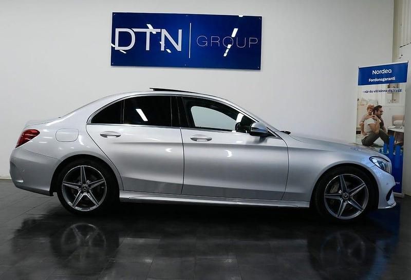 Silver Begagnad 2018 Mercedes C220 AMG Sedan | 219 001 kr (Marknadspris) - Bild 1/4