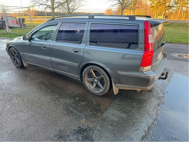 Grå Begagnad 2004 Volvo V70 Business Edition Kombi | 12 000 kr (Superpris) - Bild 1/4
