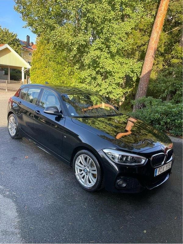 Svart Begagnad 2016 BMW 116 M Sport Halvkombi | 123 000 kr (Bra pris) - Bild 1/4