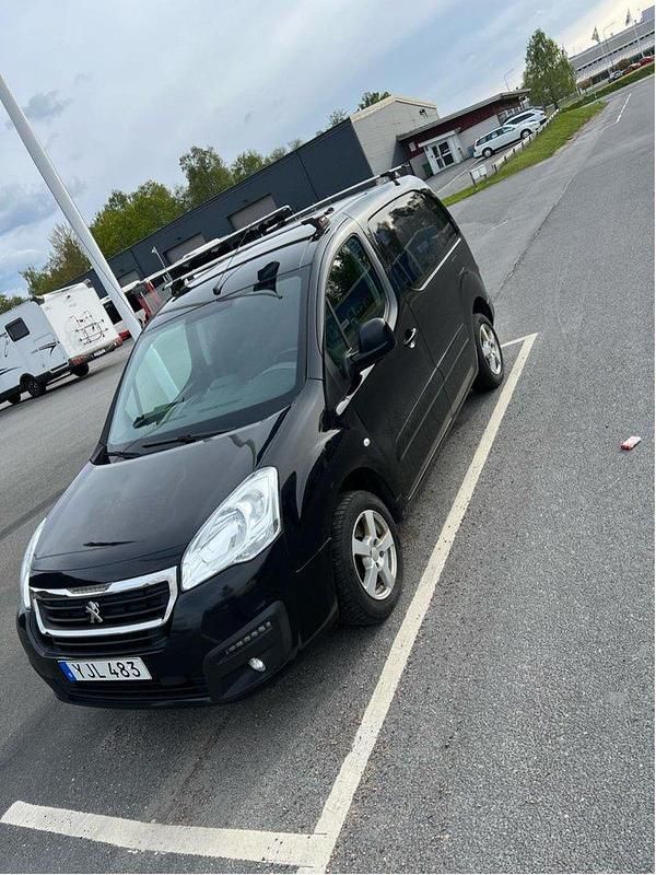 Svart Begagnad 2016 Peugeot Partner Van | 65 000 kr (Marknadspris) - Bild 1/2
