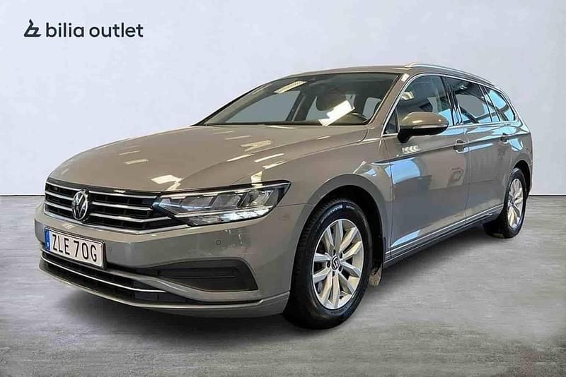 Grå Begagnad 2023 VW Passat Kombi | 239 900 kr (Bra pris) - Bild 1/1