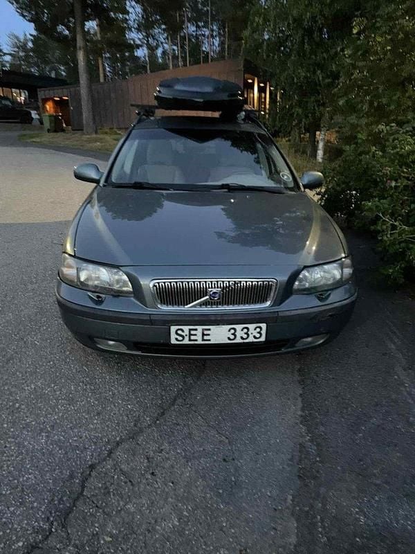 Grön Begagnad 2001 Volvo V70 Business Edition Kombi | 8 000 kr (Bra pris) - Bild 1/4