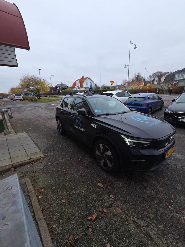 Begagnad 2024 Volvo XC40 Single Motor Extended Range SUV | 424 000 kr (Dyr) - Bild 1/3