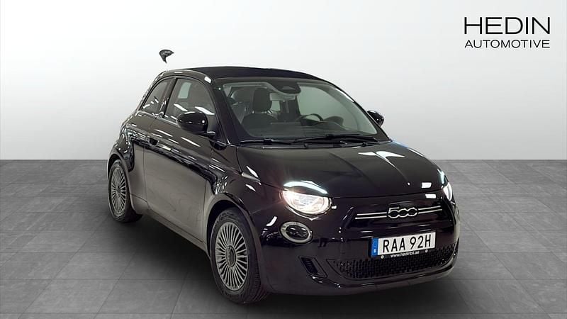 Svart Begagnad 2022 Fiat 500e Icon Halvkombi | 219 900 kr (Marknadspris) - Bild 1/4
