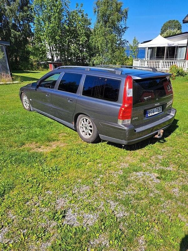 Grå Begagnad 2006 Volvo V70 Kinetic Kombi | 18 000 kr (Bra pris) - Bild 1/4
