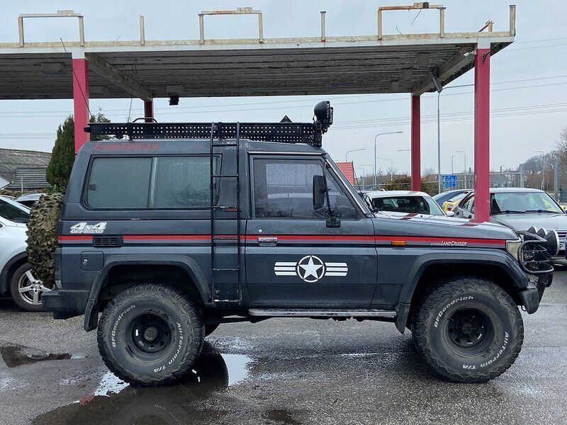 Mörkgrå Begagnad 1990 Toyota Land Cruiser SUV | 199 900 kr - Bild 1/4