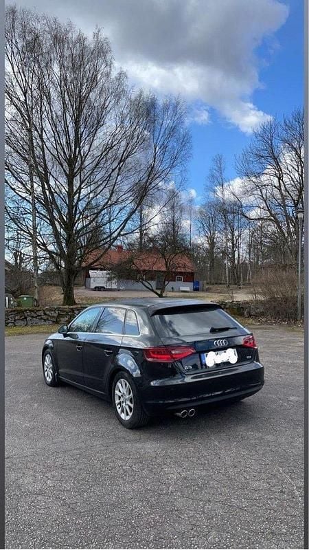 Svart Begagnad 2013 Audi A3 Sportback Attraction Halvkombi | 95 000 kr (Marknadspris) - Bild 1/4
