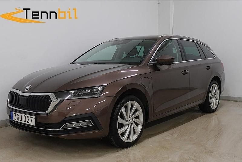Begagnad Skoda Octavia Style 150 HK (110 kW) 2020 Brun Kombi