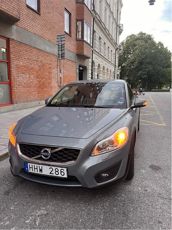 Blå Begagnad 2010 Volvo C30 Halvkombi | 89 000 kr (Marknadspris) - Bild 1/4