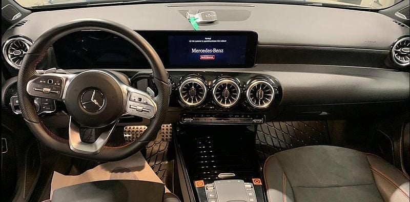 Begagnad Mercedes A250 AMG 160 HK (117 kW) 2021 Svart Halvkombi