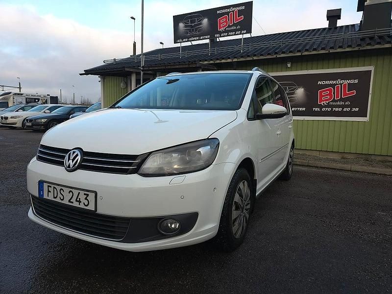 Vit Begagnad 2014 VW Touran GT Minibuss | 149 900 kr (Marknadspris) - Bild 1/4
