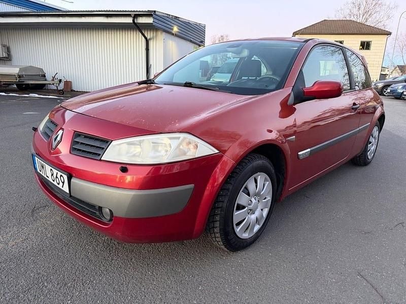Röd Begagnad 2004 Renault Mégane II | 15 000 kr (Marknadspris) - Bild 1/4