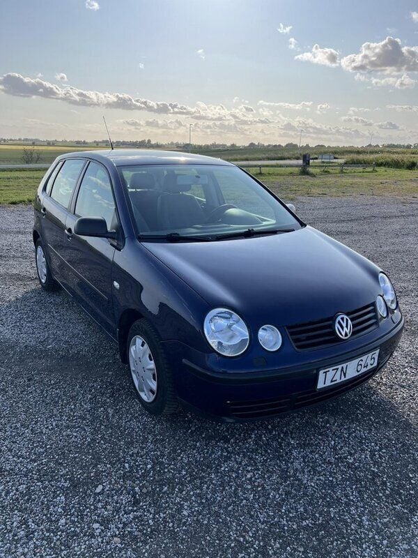Blå Begagnad 2003 VW Polo Halvkombi | 23 000 kr - Bild 1/4