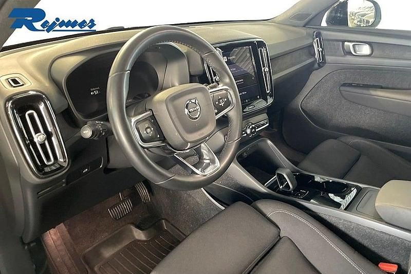 Begagnad Volvo XC40 Core 175 kW (238 HK) 2022 Svart SUV