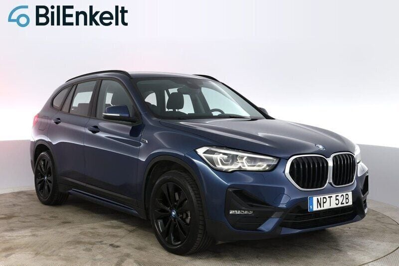 Blå Begagnad 2022 BMW X1 Sport Line SUV | 279 900 kr (Marknadspris) - Bild 1/4