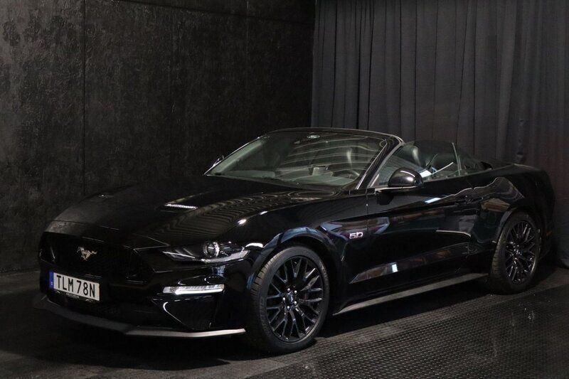 Svart Begagnad 2022 Ford Mustang GT Convertible Cab | 599 500 kr (Marknadspris) - Bild 1/4