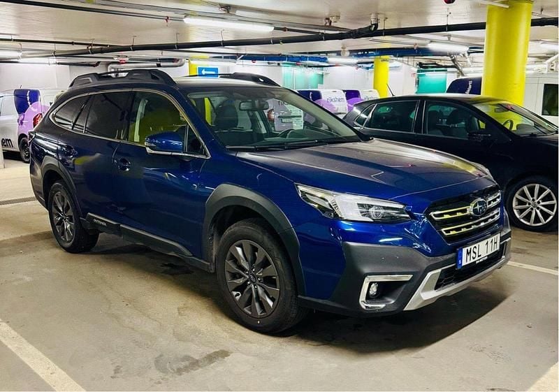 Blå Begagnad 2024 Subaru Outback SUV | 419 900 kr (Marknadspris) - Bild 1/3