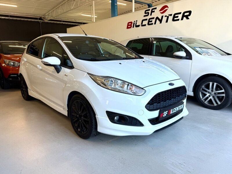Vit Begagnad 2017 Ford Fiesta ST-Line Halvkombi | 87 900 kr (Bra pris) - Bild 1/4