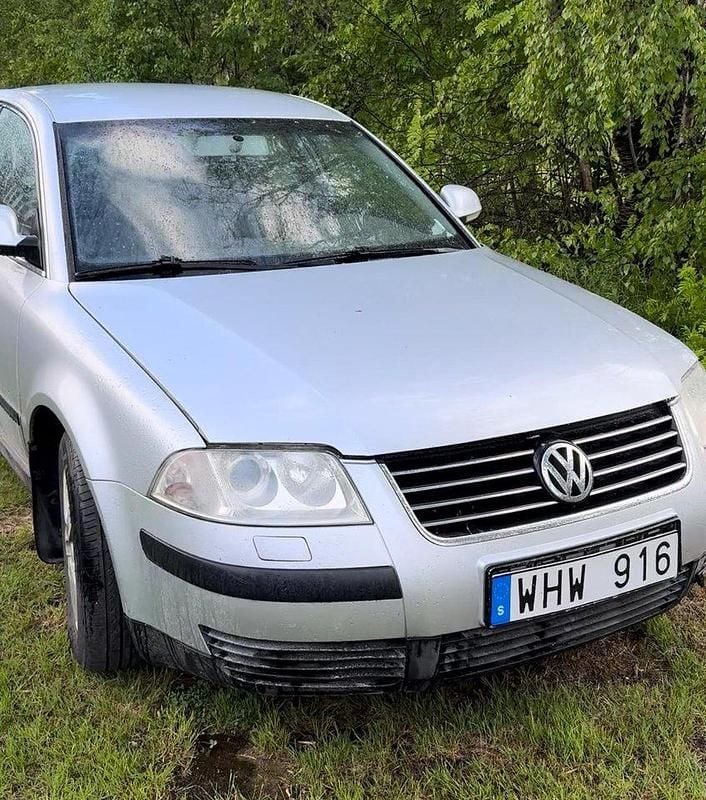 Silver Begagnad 2005 VW Passat Comfortline Sedan | 15 000 kr (Superpris) - Bild 1/4
