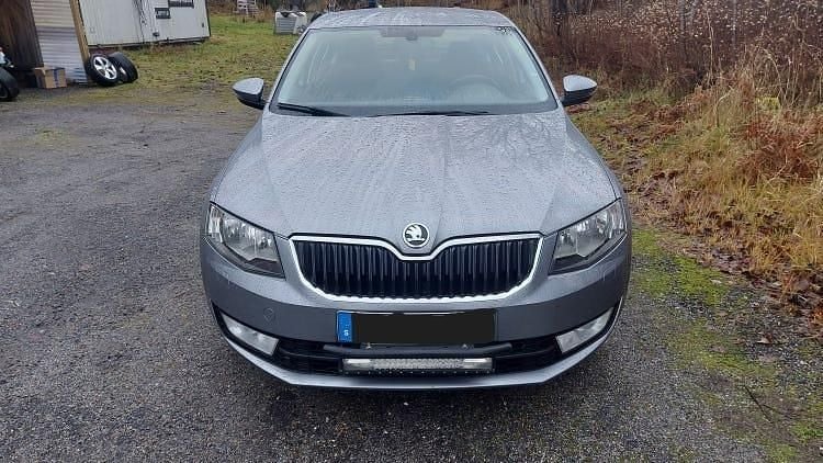 Begagnad Skoda Octavia 140 HK (102 kW) 2013 Mörkt grå Halvkombi