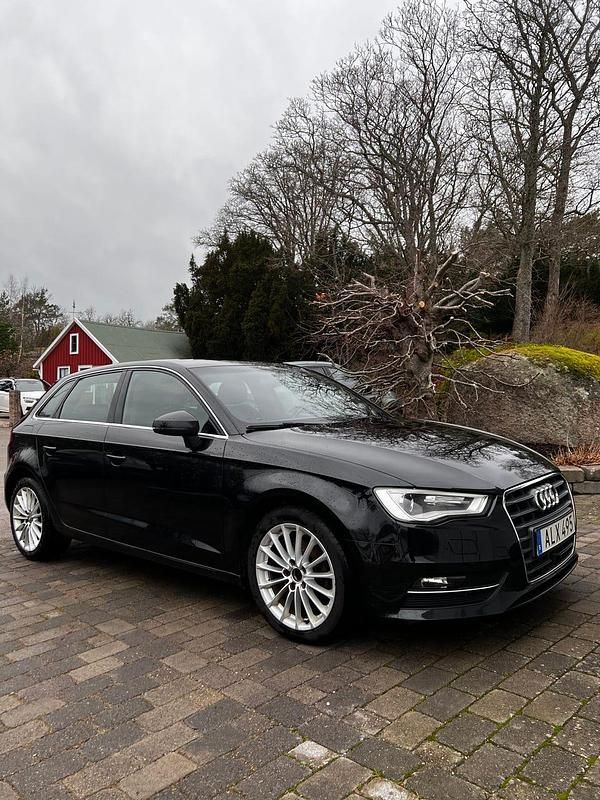 Begagnad 2014 Audi A3 Sportback Halvkombi | 129 000 kr (Marknadspris) - Bild 1/4