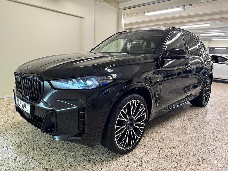 Svart Begagnad 2023 BMW X5 M Sport SUV | 910 000 kr (Dyr) - Bild 1/4